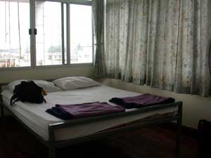 Lithai Guesthouse。きれいなホテルと言った感じだが、夜は虫が多い